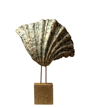 Johe Bruneau
Energie fossile, 2019
Polypropylène recyclé, cuivre, béton ciré.
Recycled polypropylene, copper, waxed concrete.
Numéro 3/8 de la série « Energie fossile »
50 x 20 x 64 cm
Collection privée