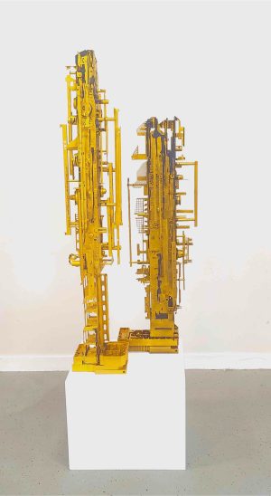 Golden Towers #6, 2022 Assemblage matériel obsolète divers et métallisation. 145 x 101 x 80 cm